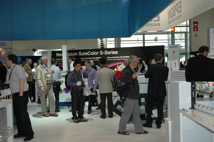drupa_crowd_3_mid