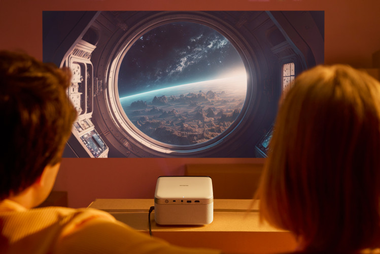 Storskærm eller stor skærm?