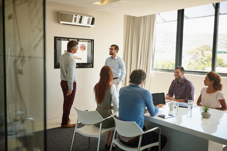 projektion-unternehmen-1-mid