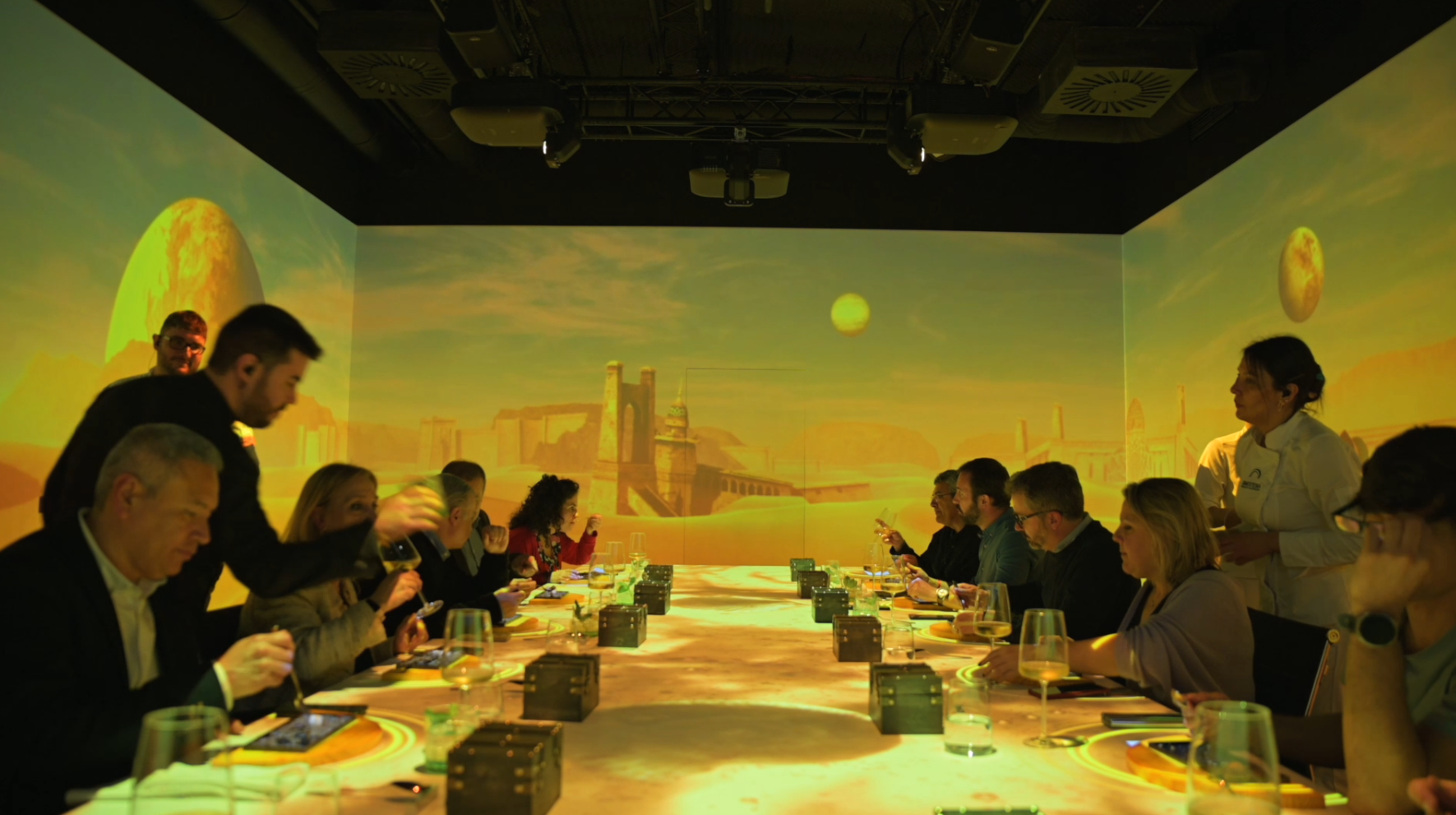 Experiência imersiva com projetores Epson no Restaurante Sinestesia