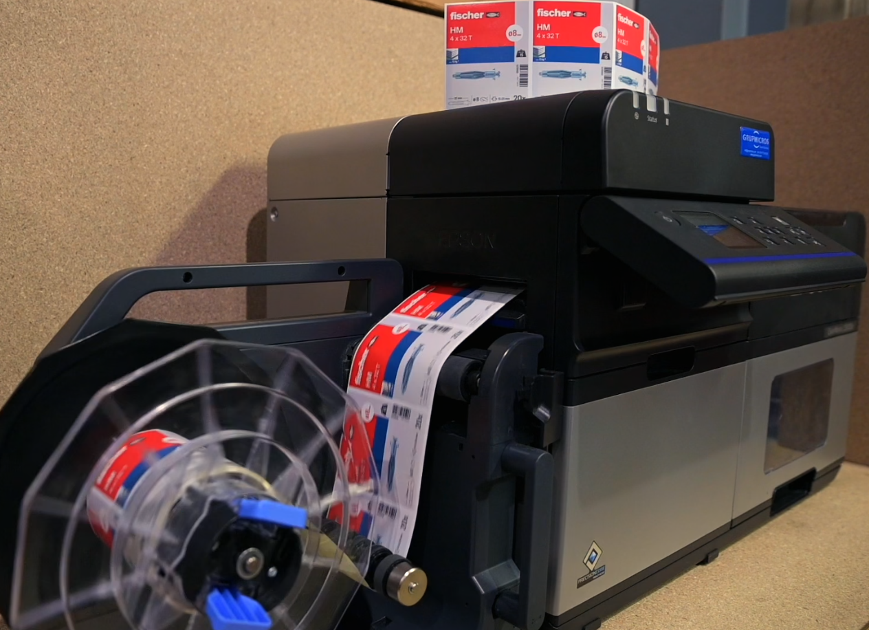 fischer confía en ColorWorks C8000 para unas etiquetas de calidad, uniforme
