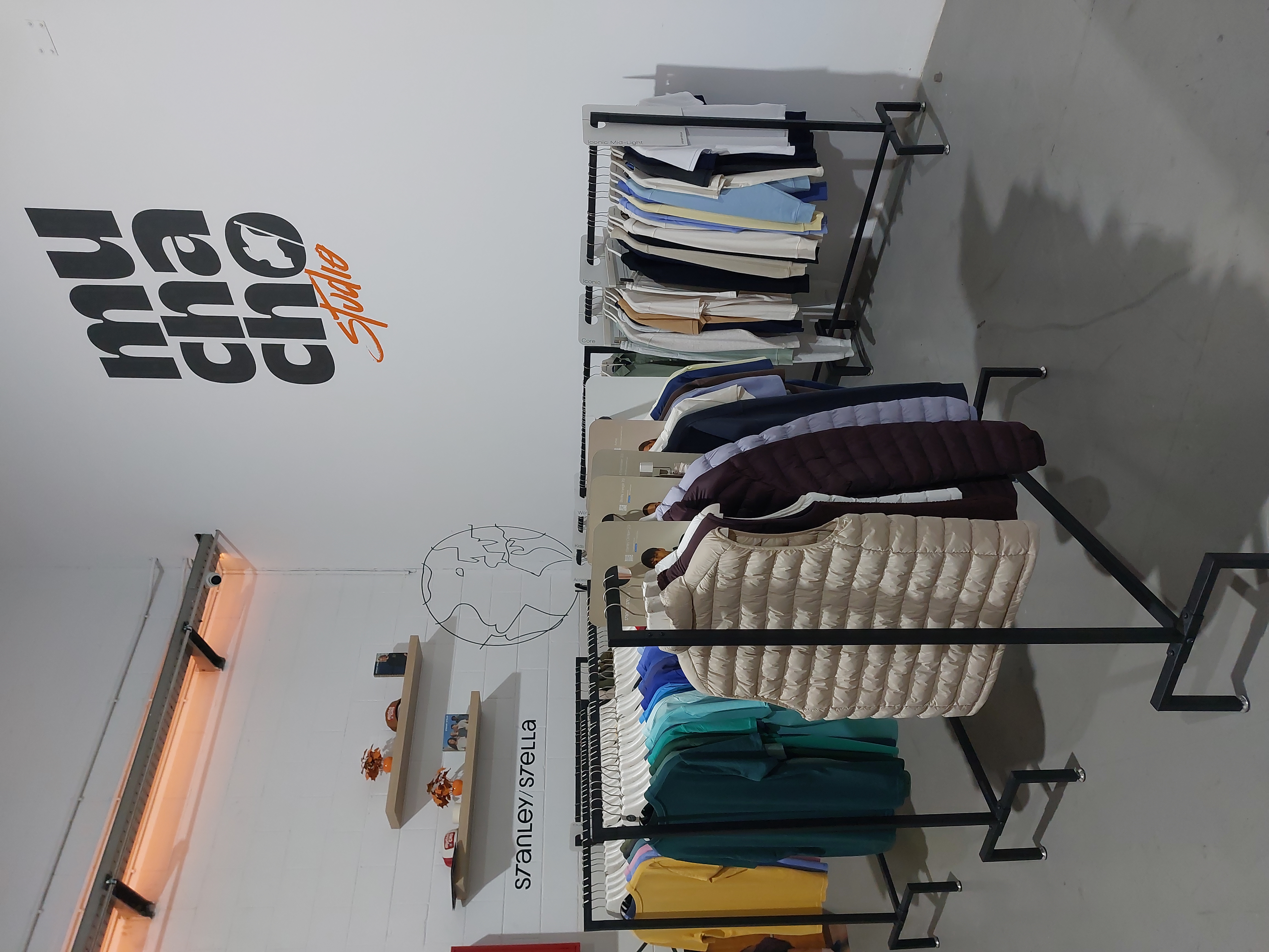 Muchacho Studio integra la SureColor G6000 de DTF en su línea de personalización de prenda confeccionada