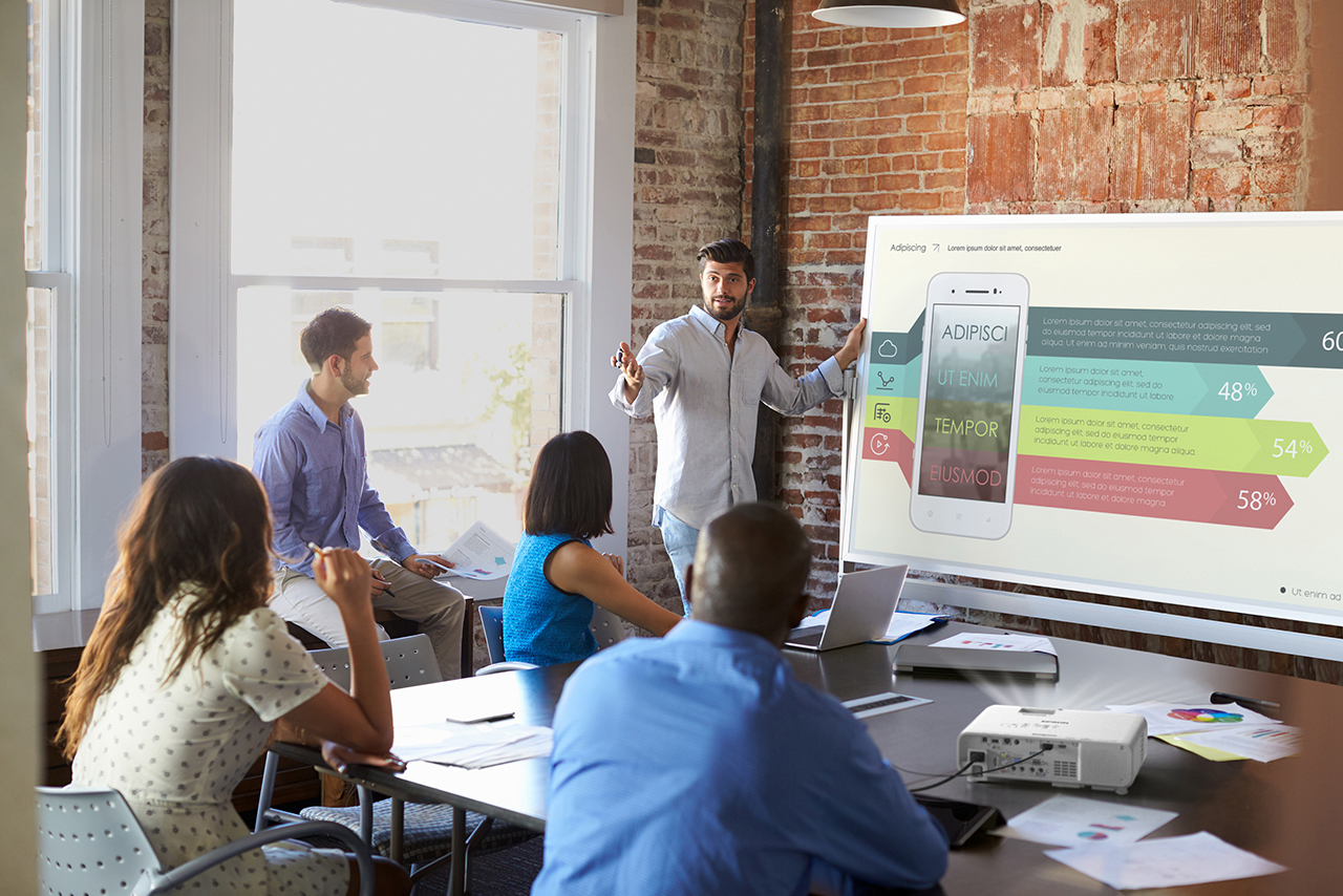 Epson lance le projecteur laser EB-L270F pour rendre l’apprentissage collaboratif sur grand écran plus accessible