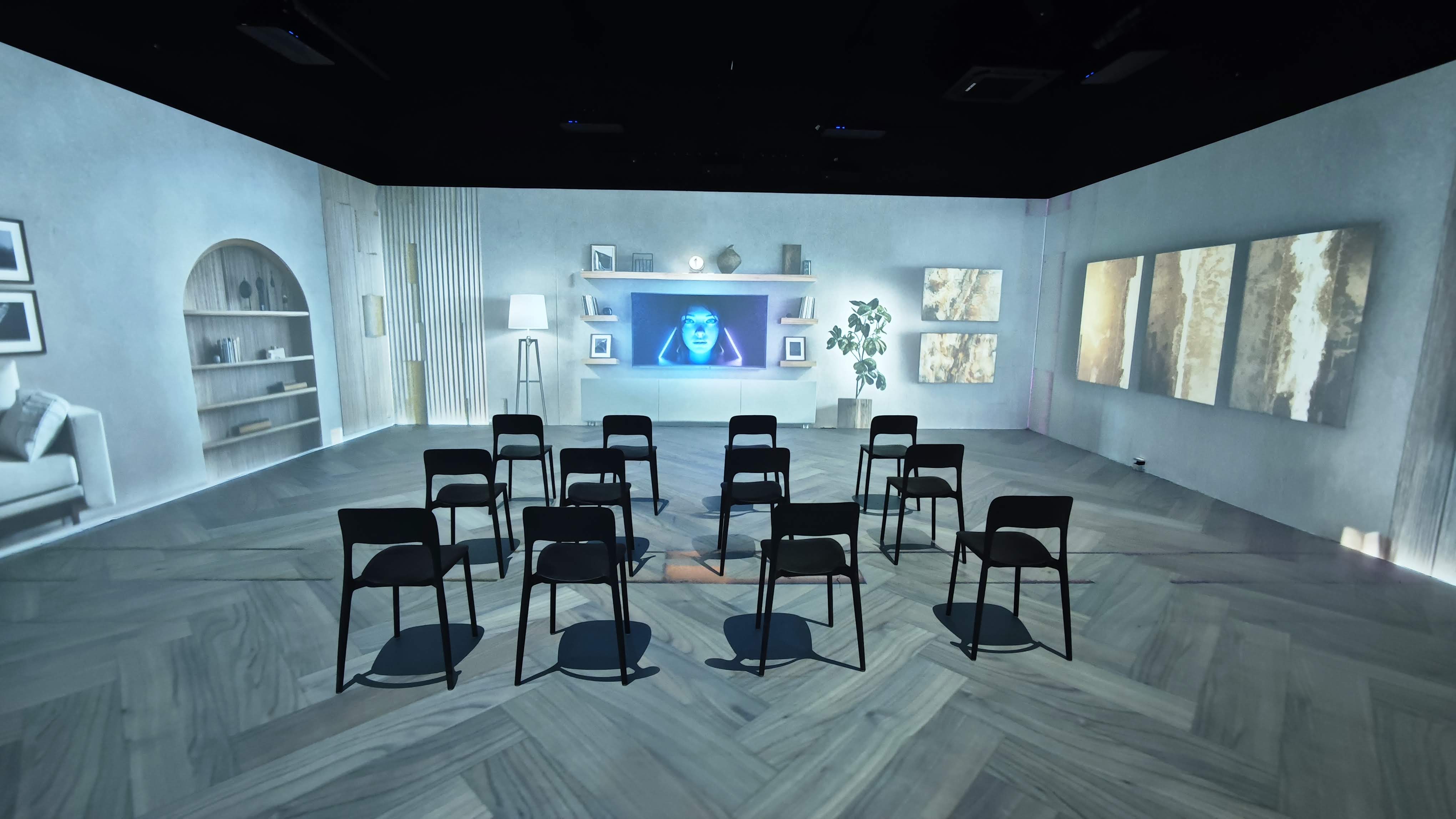  Inmersivä Madrid with Epson powered projections on each wall