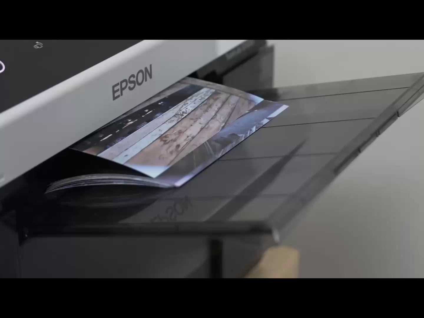 Come Foto De Angelis stampa 1 milione di foto all’anno senza un solo fermo della produzione | Epson SureLab